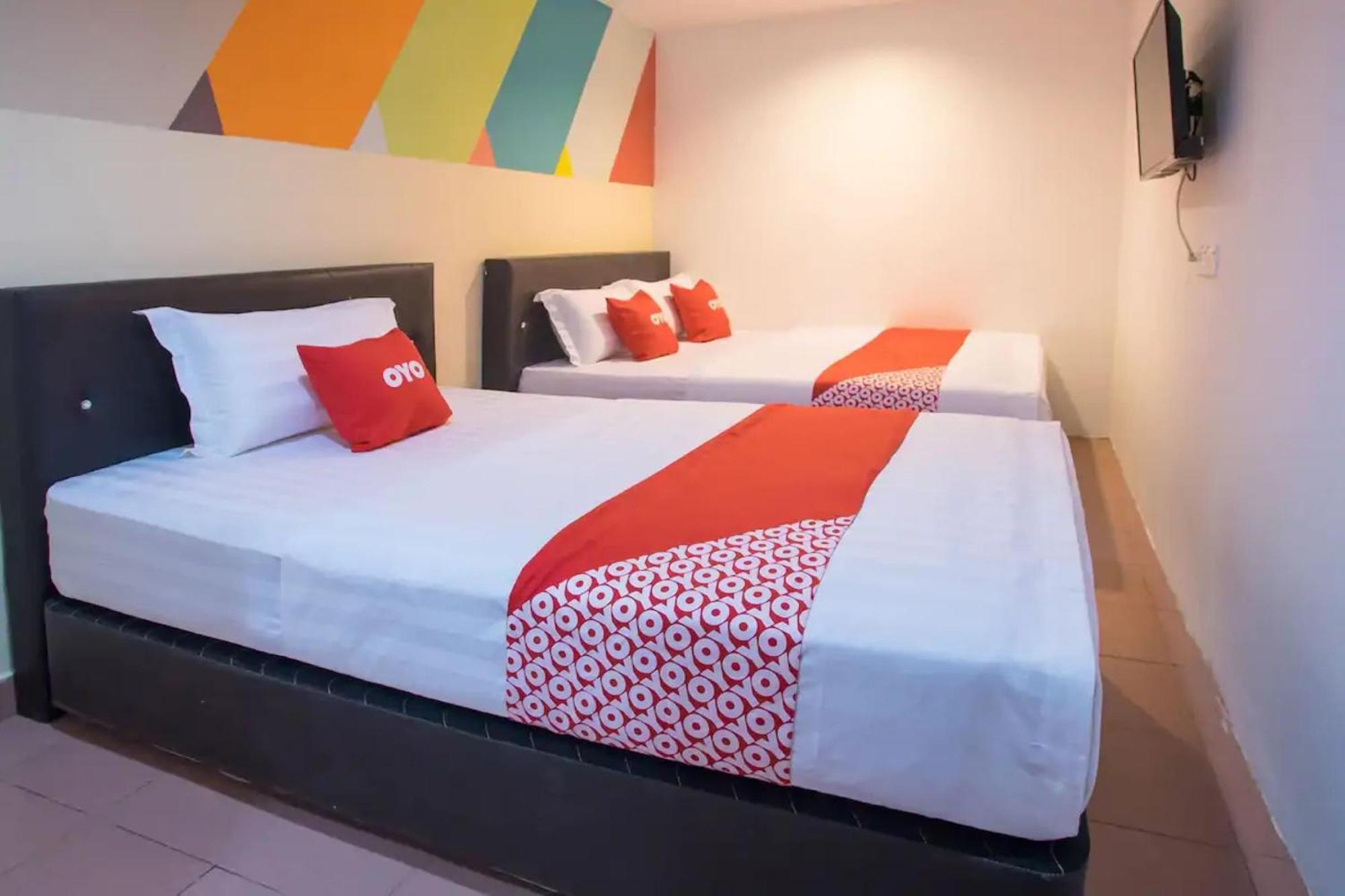 Oyo 90281 Hotel Taj Seksyen 13 Шах Алам Екстериор снимка