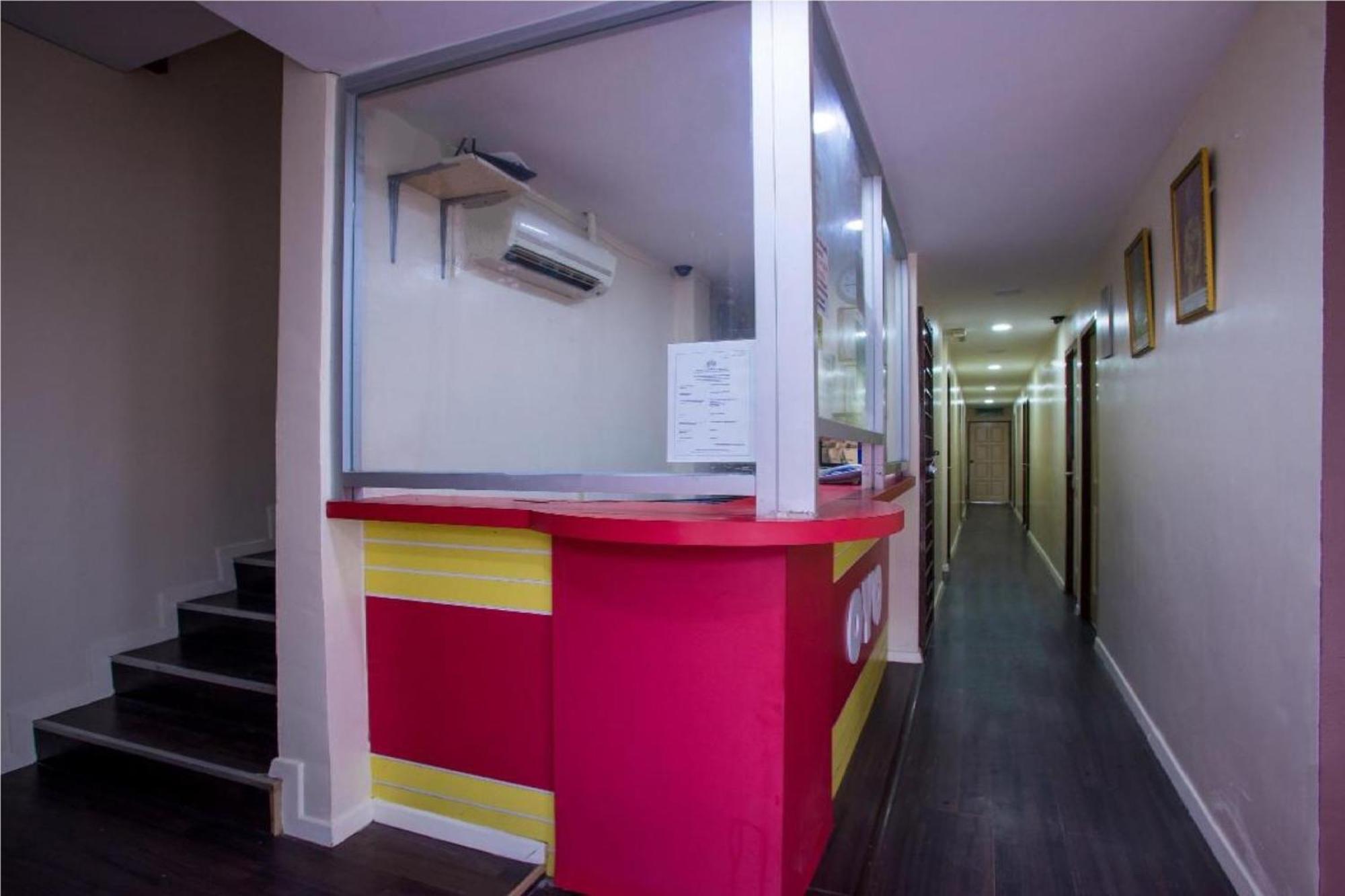Oyo 90281 Hotel Taj Seksyen 13 Шах Алам Екстериор снимка