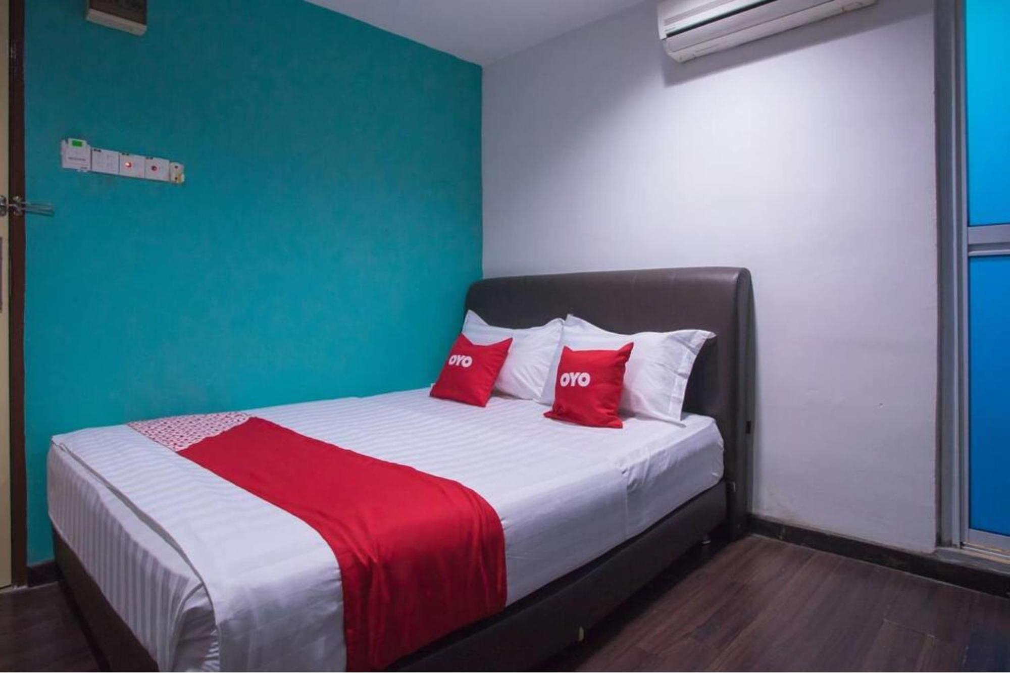 Oyo 90281 Hotel Taj Seksyen 13 Шах Алам Екстериор снимка