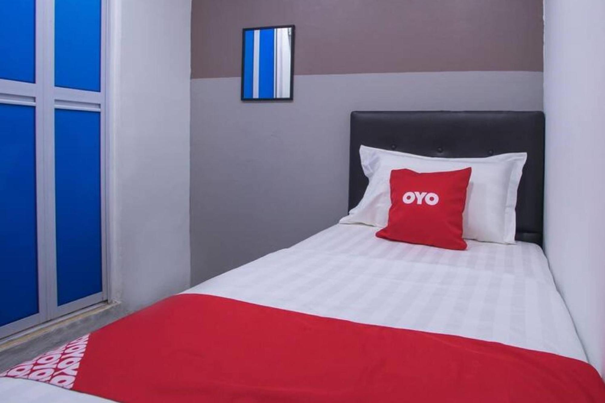 Oyo 90281 Hotel Taj Seksyen 13 Шах Алам Екстериор снимка