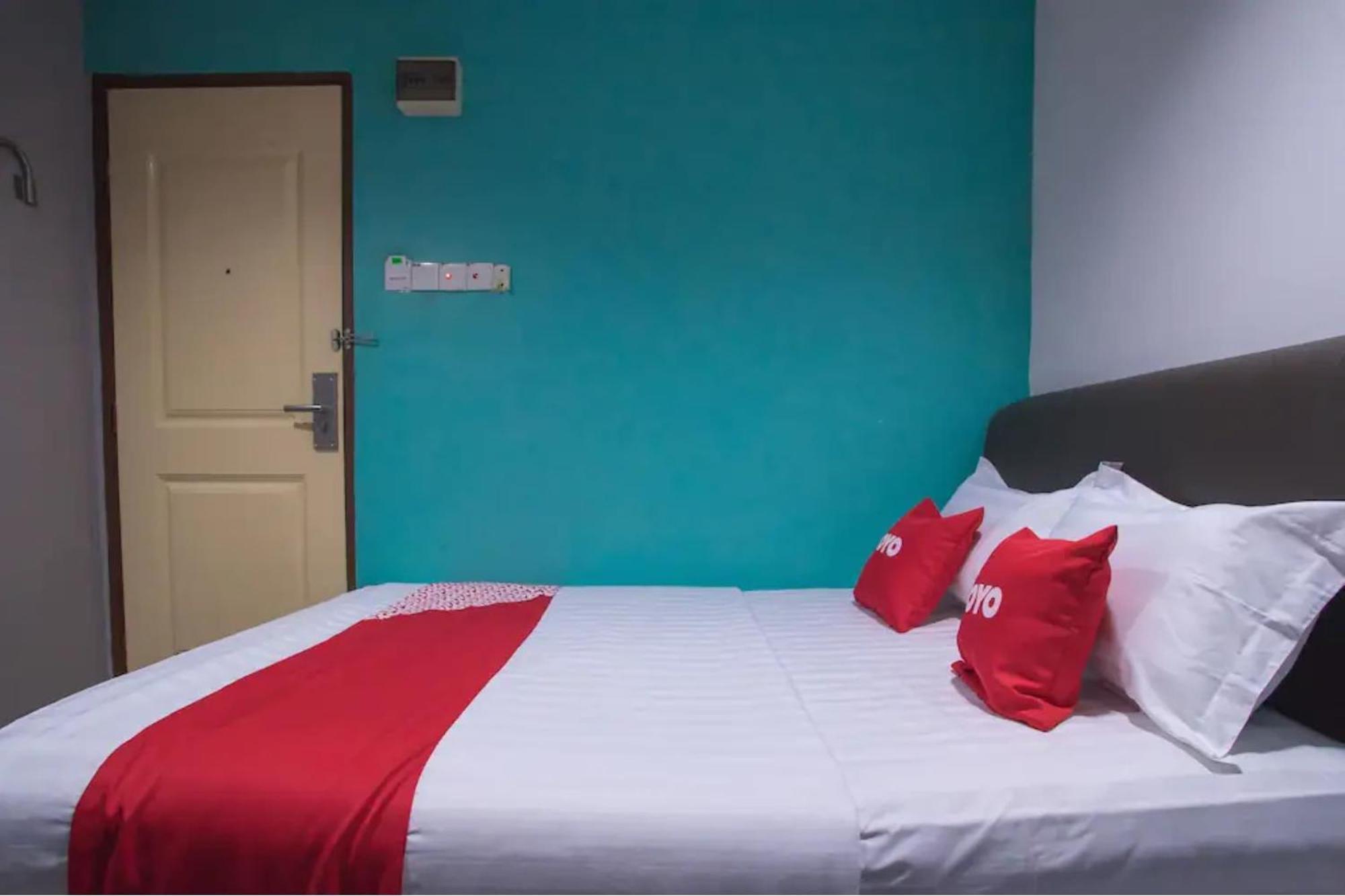 Oyo 90281 Hotel Taj Seksyen 13 Шах Алам Екстериор снимка
