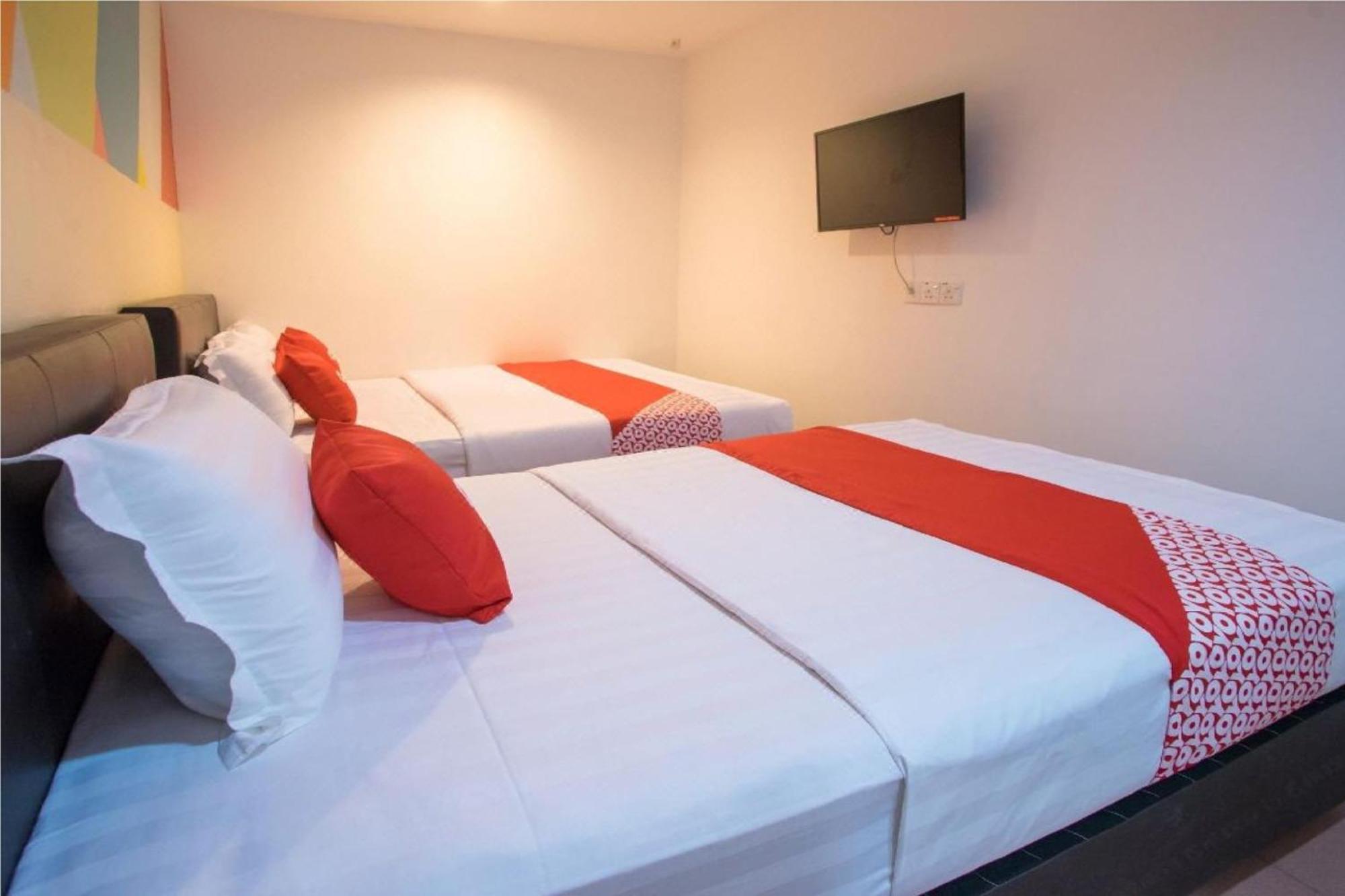Oyo 90281 Hotel Taj Seksyen 13 Шах Алам Екстериор снимка