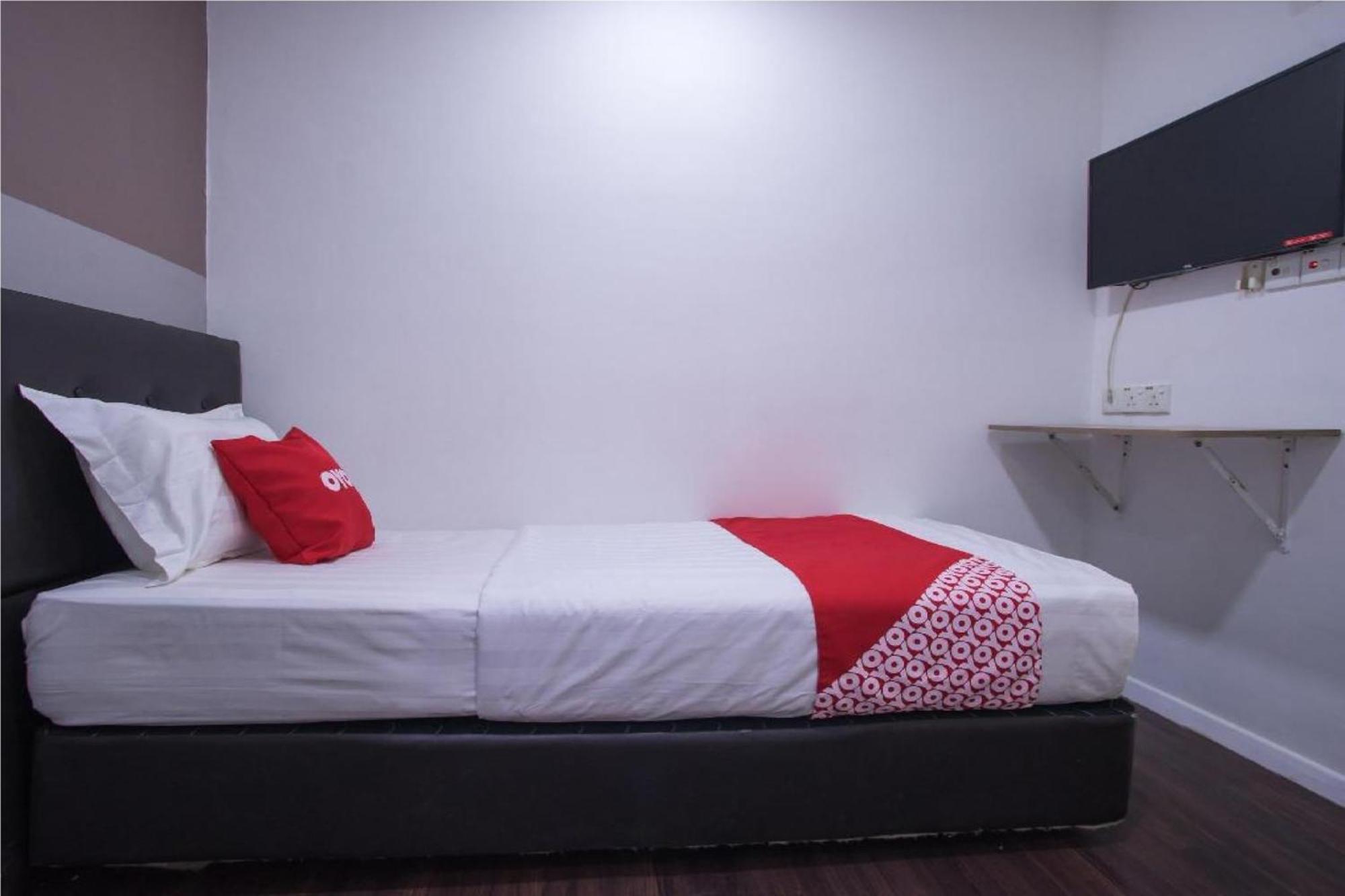 Oyo 90281 Hotel Taj Seksyen 13 Шах Алам Екстериор снимка