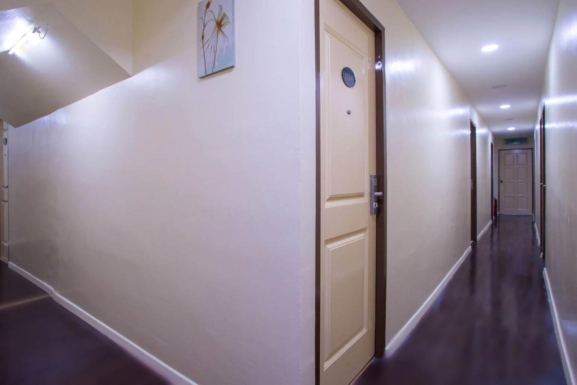 Oyo 90281 Hotel Taj Seksyen 13 Шах Алам Екстериор снимка