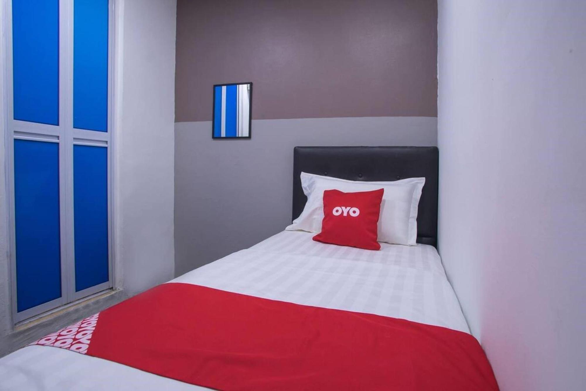 Oyo 90281 Hotel Taj Seksyen 13 Шах Алам Екстериор снимка