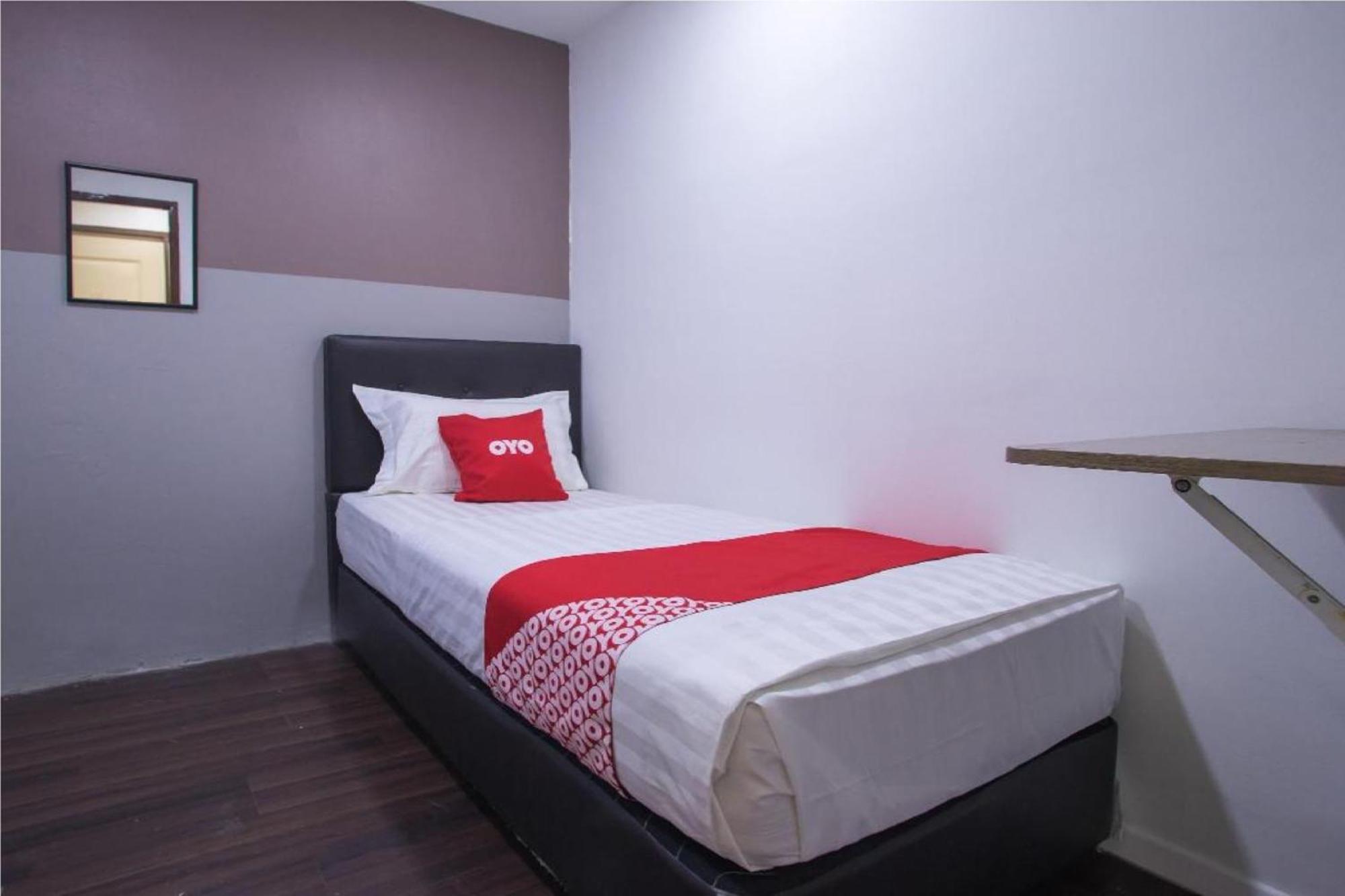 Oyo 90281 Hotel Taj Seksyen 13 Шах Алам Екстериор снимка
